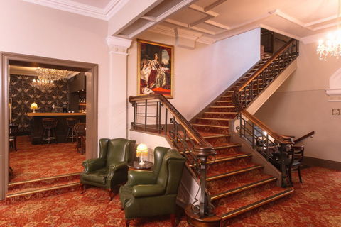 Hadley's Orient Hotel - Accommodation Guide 2