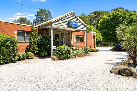 Comfort Inn Coach & Bushmans - Accommodation Asia 2