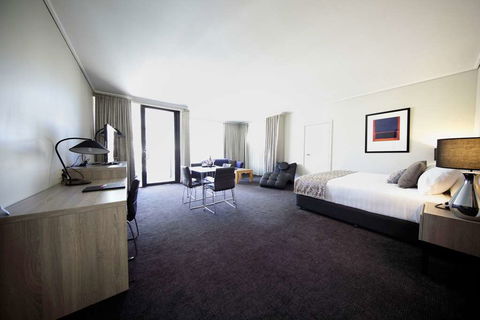 Dingley International Hotel - Accommodation Guide 7