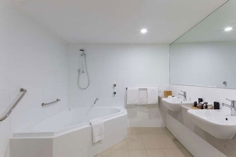 Dingley International Hotel - Accommodation Guide 11