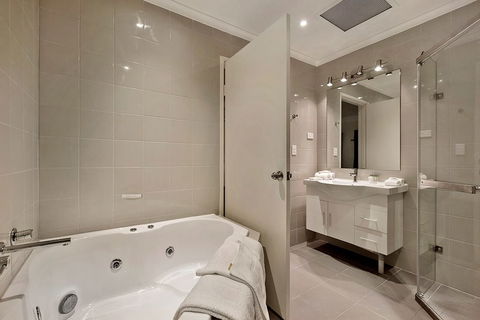 Best Western Plus The Buckingham Inn - Accommodation Guide 3