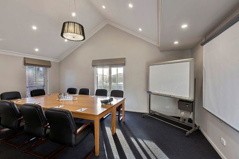 Best Western Plus The Buckingham Inn - Accommodation Guide 7