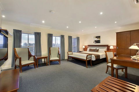 Best Western Plus The Buckingham Inn - Accommodation Guide 11