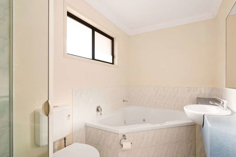 Econo Lodge Waterford - Accommodation Guide 11