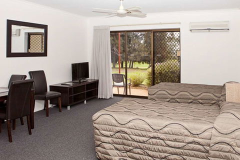 Comfort Inn & Suites Riverland - Accommodation Asia 3