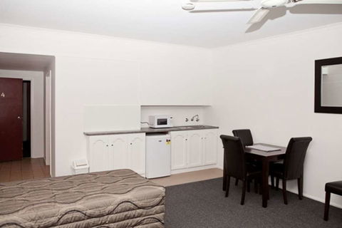 Comfort Inn & Suites Riverland - Accommodation Asia 6