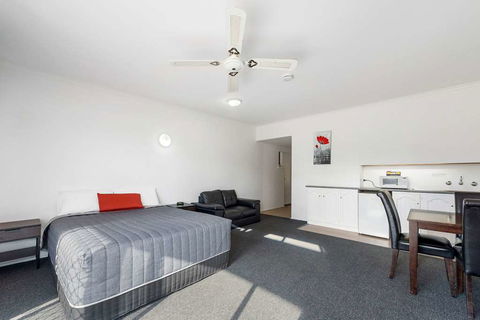 Comfort Inn & Suites Riverland - Accommodation Asia 7