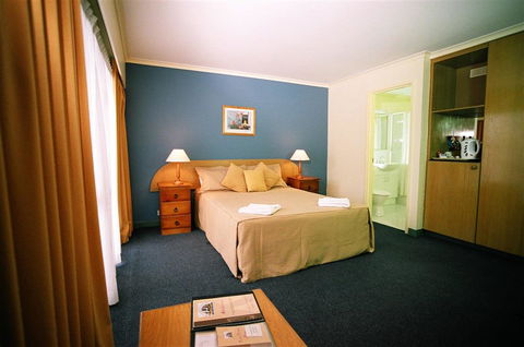 Mount Ommaney Hotel Apartments - Accommodation Guide 2