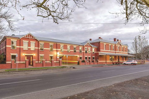 Lake Inn Ballarat - Accommodation Asia 1