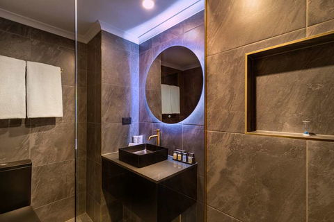 Batman's Hill on Collins - Accommodation Guide 2