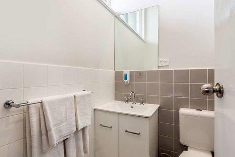 Nightcap at Ashley Hotel - Accommodation Guide 1