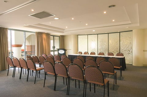 Oaks Calypso Plaza Resort - Accommodation Guide 4