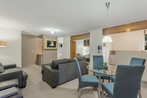 The Airport International Motel - Accommodation Asia 7
