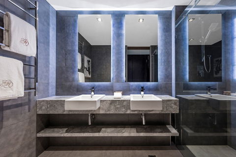 Gambaro Hotel - Accommodation Asia 4