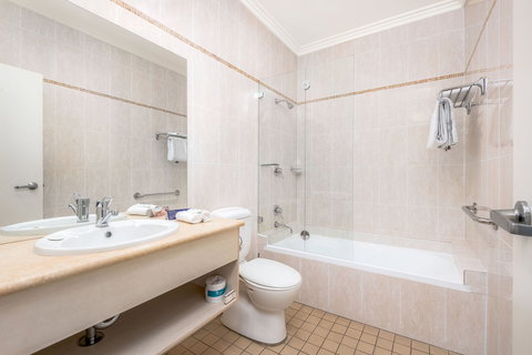 Hawkesbury Race Club Motel - Accommodation Asia 3