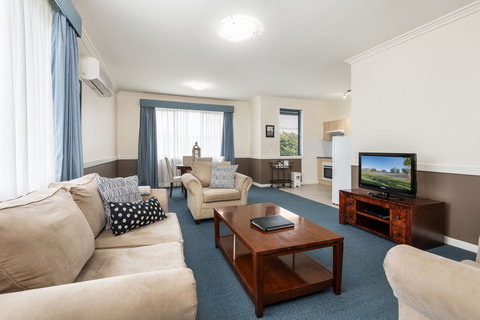 Hawkesbury Race Club Motel - Accommodation Asia 10