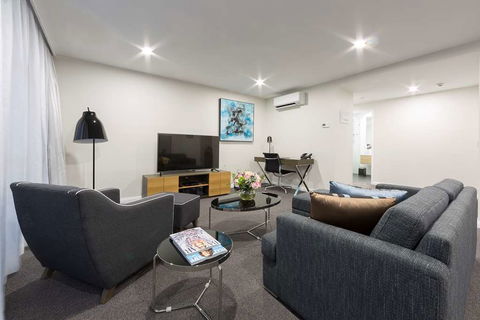 Avenue Hotel Canberra - Accommodation Asia 9