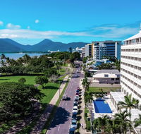Holiday Inn Cairns Harbourside - Accommodation Asia