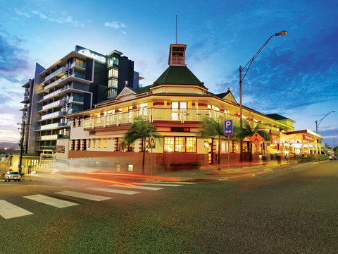 Oaks Grand Gladstone - Accommodation Guide 0
