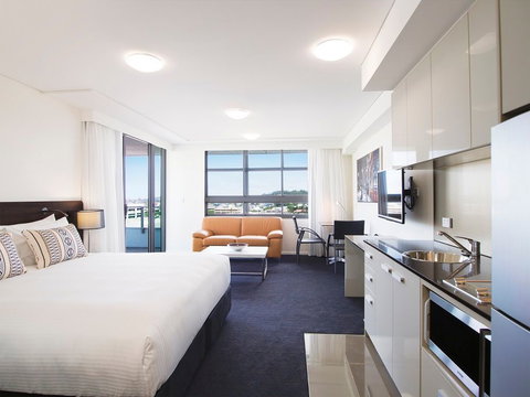 Oaks Grand Gladstone - Accommodation Guide 1