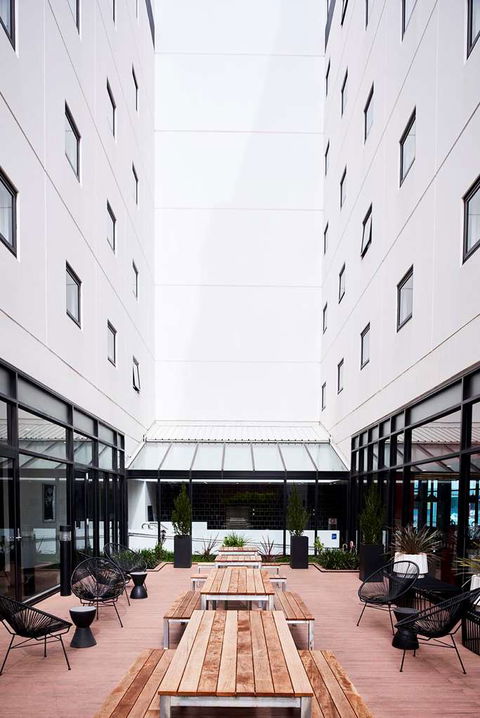 Essence Hotel Carlton - Accommodation Guide 0