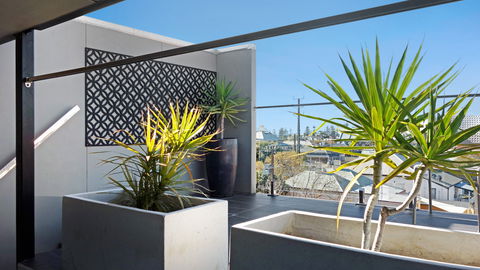 Semaphore Splash Apartments - Accommodation Asia 0
