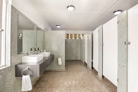 Camp Hill Hotel - Accommodation Asia 1