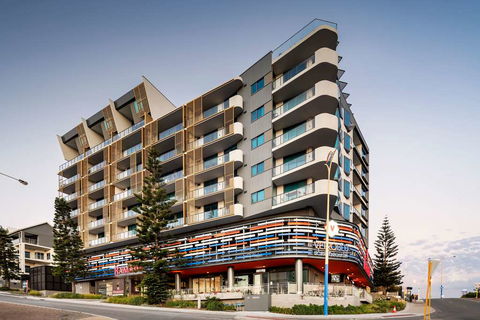 Ramada VetroBlu Scarborough Beach - Accommodation Asia 2