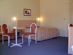Country Gardens Motor Inn - Accommodation Guide 2