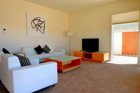 York Cove - Accommodation Guide 6