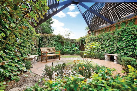 Best Western Plus The Buckingham Inn - Accommodation Guide 0