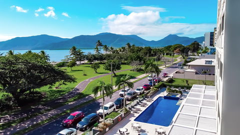 Holiday Inn Cairns Harbourside - Accommodation Asia 1