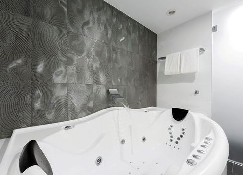 Avenue Hotel Canberra - Accommodation Asia 4