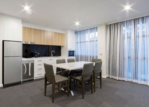 Avenue Hotel Canberra - Accommodation Asia 9