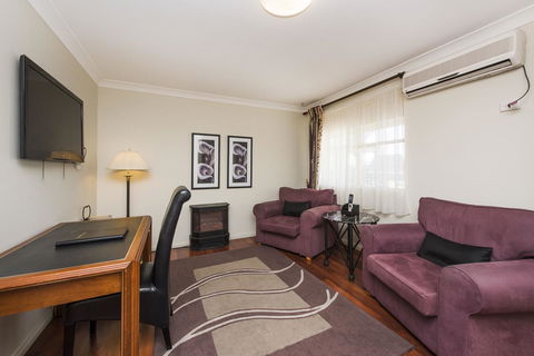 Soldiers Motel - Accommodation Asia 18