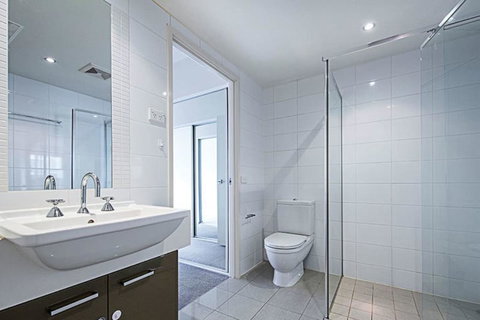 Spacious 1BR Stylish New Acton Apartment +Parking - Accommodation Asia 9