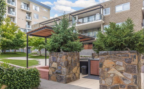 Spacious 1BR Stylish New Acton Apartment +Parking - Accommodation Asia 1