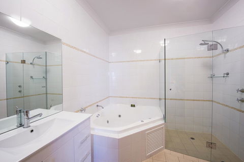 McCracken Country Club - Accommodation Asia 30