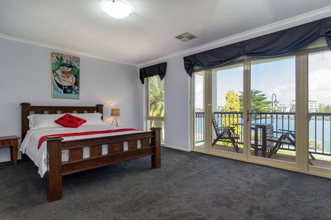 Port Adelaide Harbourside House - Accommodation Asia 6
