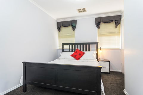 Port Adelaide Harbourside House - Accommodation Asia 9