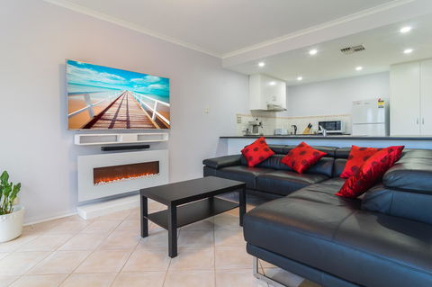 Port Adelaide Harbourside House - Accommodation Asia 3