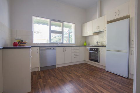 Cowan Street Bungalow - Accommodation China 11