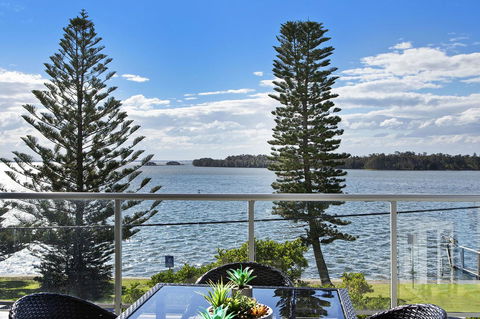Lakeside Waterfront Apartment The Entrance - Accommodation Asia 29