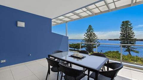 Lakeside Waterfront Apartment The Entrance - Accommodation Asia 32