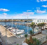 Port Adelaide Executive Waterfront Apartment - Accommodation Asia