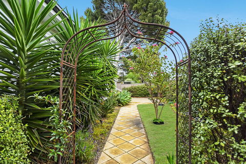 Ainslie Roberts Drive Retreat - Accommodation Asia 15