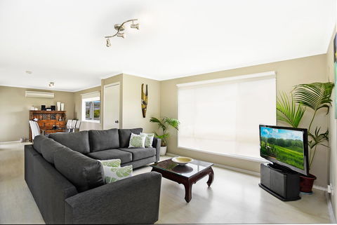 Ainslie Roberts Drive Retreat - Accommodation Asia 0