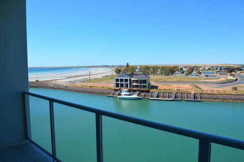 Wallaroo Marina Luxury Apartment - Accommodation Asia 6