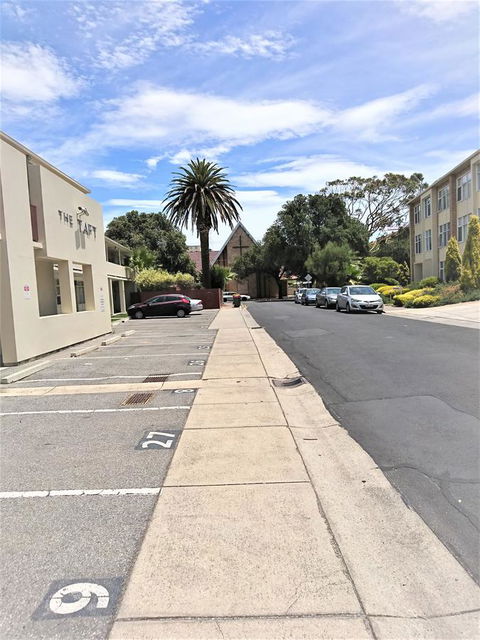 Hi 5 Glenelg Studio Apartment - Accommodation Asia 16
