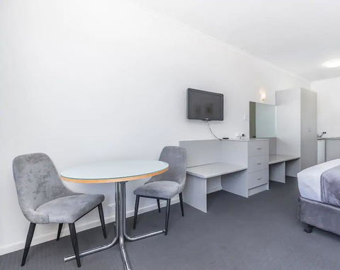Hi 5 Glenelg Studio Apartment - Accommodation Asia 8